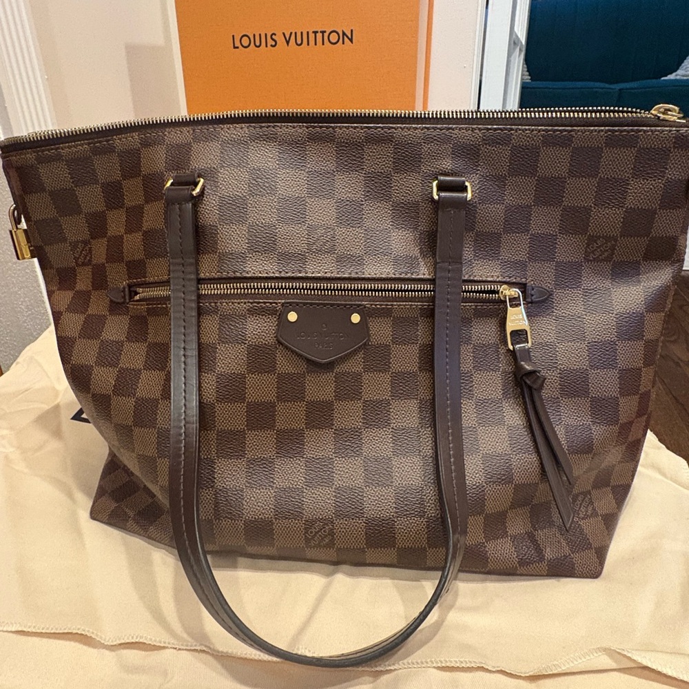 Louis Vuitton Iena MM